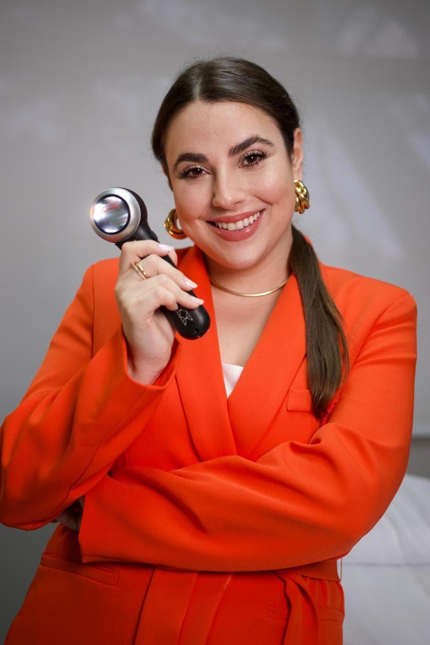 Dra. Thais Viana
